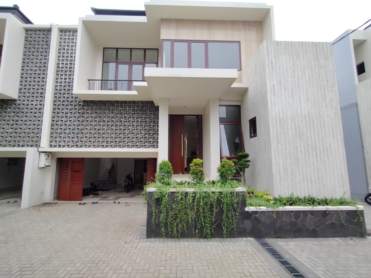 Disewakan Rumah Minimalis di Kemang Jakarta Selatan Kondisi Semi Furnished